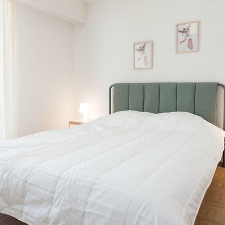 Modern 1 Bd Balcony Apt Near Metro In Kato Patisia Atenas Exterior foto