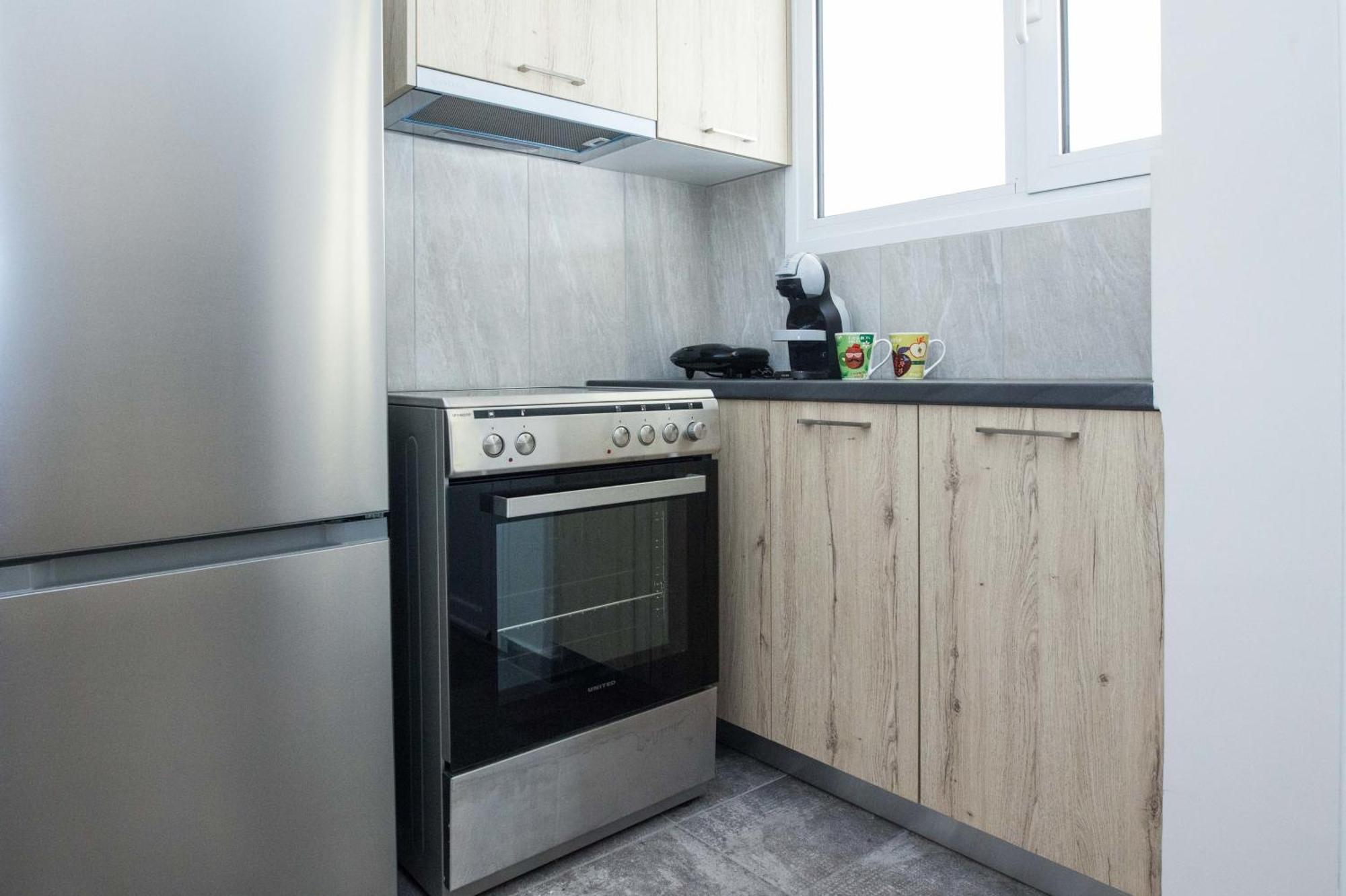 Modern 1 Bd Balcony Apt Near Metro In Kato Patisia Atenas Exterior foto